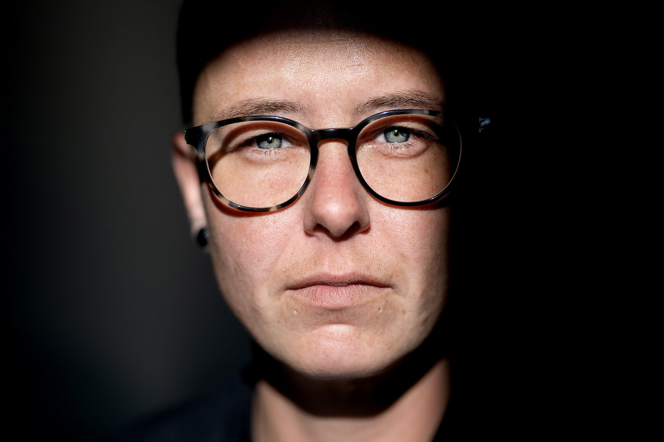 Foto: Thomas Olsen 160924
Mie Pedersen fortæller i ny LGBTbog om ekstrem tidligere chikane, da hun var slagterlærling. Portrætfotos i hendes hjem.